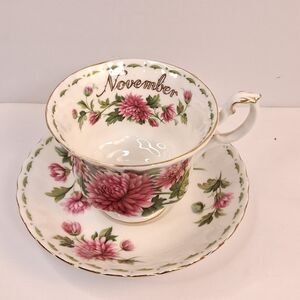 Royal Albert Flower of the Month NOVEMBER Chrysanthemum Tea Cup & Saucer